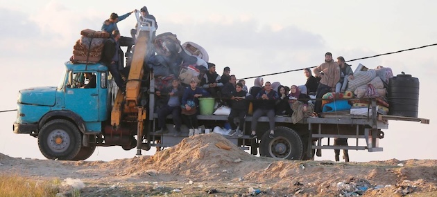 Palestinian refugees flee the conflict. Credit: UNRWA/Ashraf Amra