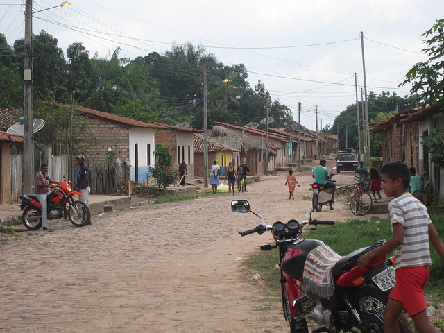 The main street of Auzilandia, a village of 12,000 people in the municipality of Alto Alegre do Pindaré. Many adults here migrate 3,000 kilometres to the south in the southern hemisphere summer for work, because of the lack of opportunities in this village bisected by the Carajás Railroad. Credit: Mario Osava/IPS