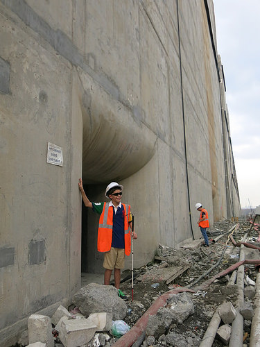 The dream of Nicholas Suchecki Guillén, an 11-year-old blind boy, to visit the Panama Canal expansion works and touch the new locks came true in Cocolí on the Pacific side, during the last tour before the flooding began on Jun. 25. Credit: Iralís Fragiel/IPS