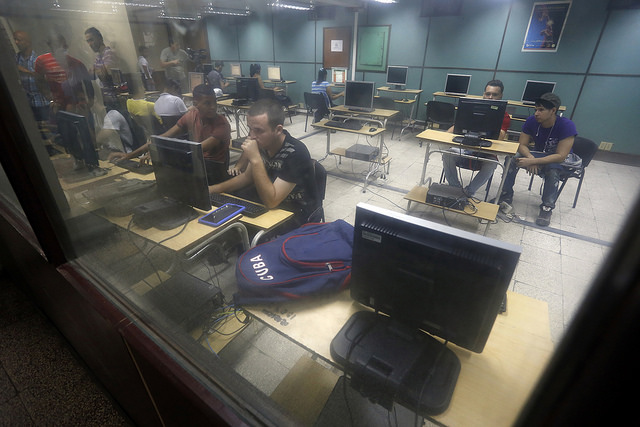 Internet parlour at the University of Camagüey in eastern Cuba, where the first social network developed entirely in this country, Dreamcatchers, was born. Credit: Jorge Luis Baños/IPS