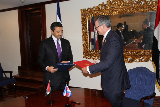 United Arab Emirates Foreign Minister Sheikh Abdullah bin Zayed Al Nahyan (left) and his host, Costa Rican Foreign Minister Manuel González, in the Costa Rican Foreign Ministry after signing the agreements reached during the Emirati minister's visit. Credit: Foreign Ministry of Costa Rica