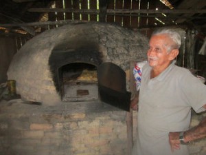 João Lisboa Sobrinho, 85, a baker from Ilha da Fazenda who "only" has ten children. Until recently, he used 50 kg of flour a day to make bread, but now uses just three – a reflection of the decline and depopulation of this island village along the Xingu River, in the northern Brazilian state of Pará.  Credit: Mario Osava/IPS