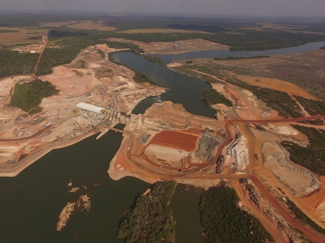 Aerial view of the hydropower dam being built by the Sinop Energy Company on the Teles Pires river which is changing the lives of the people in a large part of the western Brazilian state of Mato Grosso – both family farmers and monoculture producers of soy. Credit: Courtesy of CES