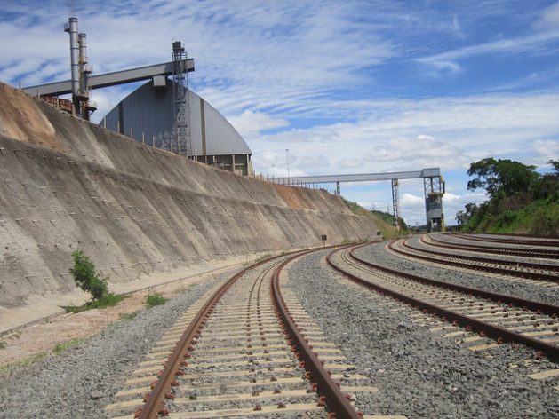 A plant belonging to the Granolcompany, which produces soy branand biodiesel, next to the North-South railroad, in Brazil, where a pipeline from the factory makes it possible to load the wagons directly. Credit: Mario Osava / IPS