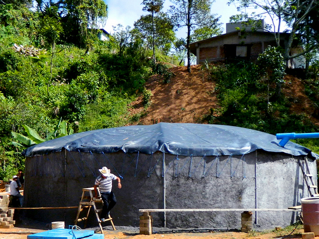 A large rainwater collection tank that serves for irrigation, water for animal consumption and, once properly purified, human consumption. Neta Cero has installed more than 2,000 of these systems in four states of Mexico. Credit: Neta Cero