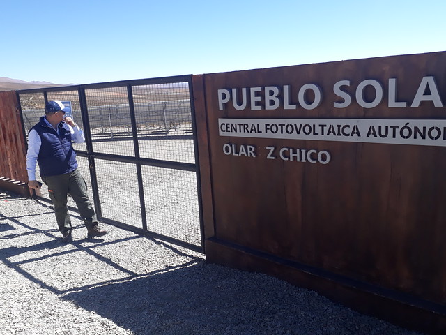 Ernesto García, head of operations at the Empresa Jujeña de Energía (Ejesa) provincial power utility, stands at the entrance to the Olaroz solar power plant. In January Olaroz became the first solar town in the province of Jujuy, in the far northwest of Argentina, where the provincial government aims to harness the abundant solar radiation in the Puna altiplano region. Credit: Daniel Gutman/IPS