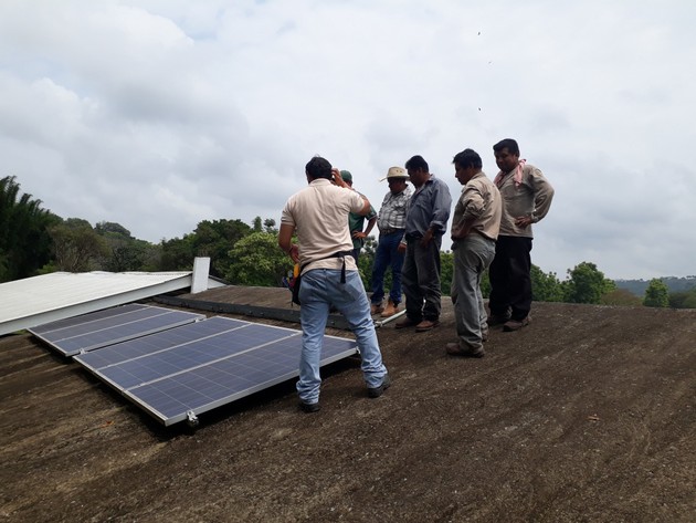 Residents of the small rural community of Amatlán, in the municipality of Zoquiapan in the state of Puebla, oversee the operation of photovoltaic panels installed by the Mexican cooperative Onergia. This type of cooperative can help rural communities in Mexico access clean energy, particularly solar power. CREDIT: Courtesy of Onergia