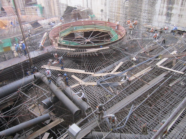 A group of workers looked like ants given the size of the site, in 2015, during the construction of the main plant of the Belo Monte hydroelectric power plant, when the machines and turbines were installed to generate 11,000 megawatts of electricity. The plant produces only 40 percent of its installed capacity and could further limit its productivity in the face of the deforestation of the Xingú River basin, which covers some 531,000 square kilometres. CREDIT: Mario Osava/IPS