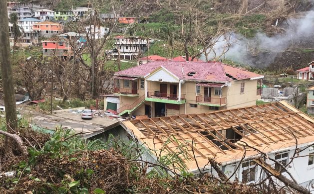 Wallhouse, Dominica, 2017, noen dager etter at kategori 5 orkanen Maria rammet øya.  I Latin-Amerika og Karibia-klimauka etterlyste Den Dominikanske republikk en konsolidert regional visjon i møte med klimaendringene som ville bringe en sterk regional posisjon til COP26.  Kreditt: Alison Kentish / IPS