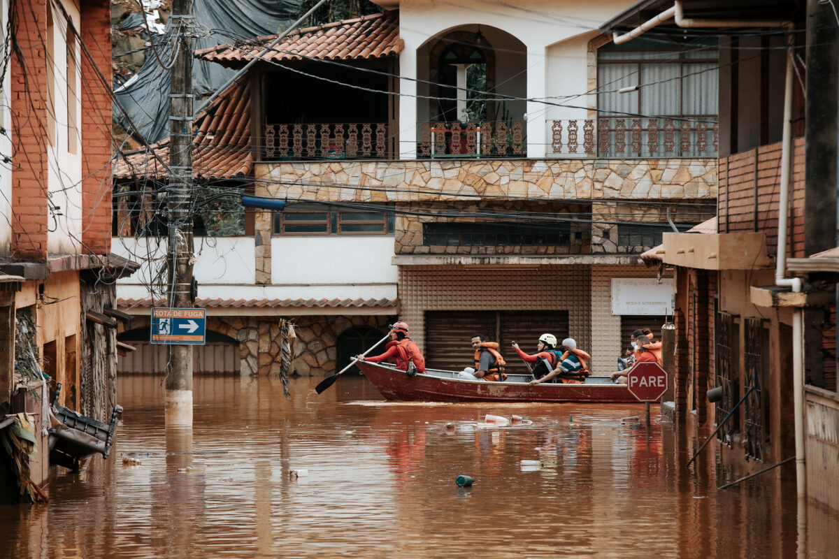 The streets were transformed into veritable rivers during days of heavy rains in the Brazilian city of Raposos, in the upper part of the Das Velhas River basin, 30 kilometers upstream from Belo Horizonte, capital of the state of Minas Gerais, with a population of 2.5 million. CREDIT: Das Velhas River CBH