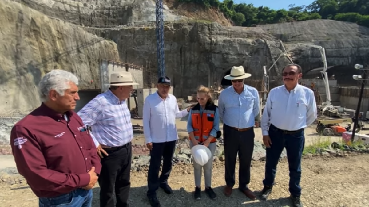 Mexican President Andrés Manuel López Obrador (C) visited in September 2021 the Santa María dam in the northwestern state of Sinaloa, intended to strengthen agricultural irrigation and generate electricity. CREDIT: Conagua