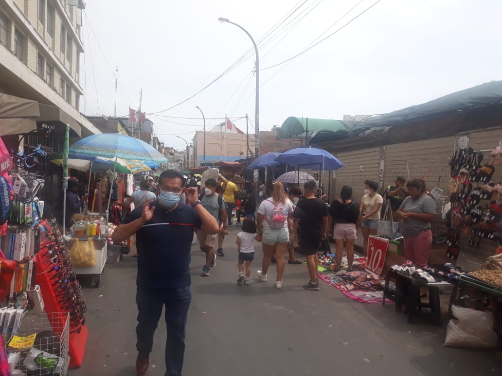 Street vending is one of the expressions of labor informality that dominates many streets in the region's large cities, as in this open-air market in Lima. CREDIT: Courtesy of Johnny Paredes