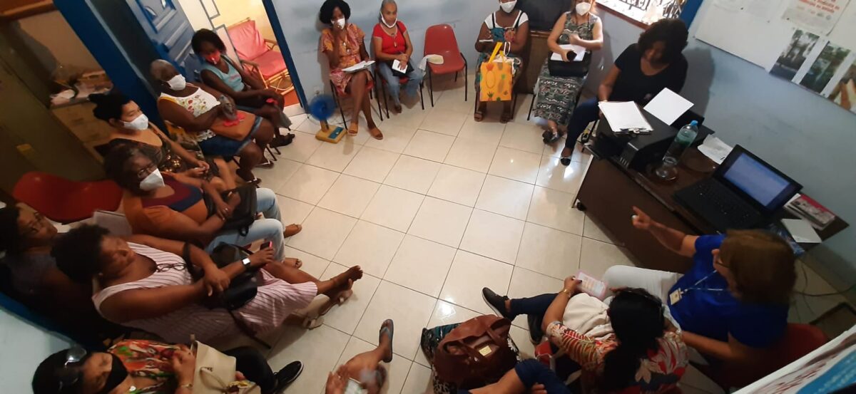 Hiệp hội Người giúp việc gia đình của Rio de Janeiro tổ chức các cuộc nói chuyện với các chuyên gia và các cuộc tranh luận về các vấn đề quyền lao động với những phụ nữ quan tâm.  Nhân dịp này, họ đã được định hướng về các quy định cụ thể đối với công việc giúp việc gia đình.  CREDIT: Được sự cho phép của STDRJ