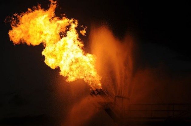 Global gas flaring increased to 144 billion cubic metres (bcm) in 2021 from 142 bcm in 2020. It is estimated that each cubic metre of associated gas flared results in about 2.8 kilograms of CO2-equivalent emissions. Credit: public domain