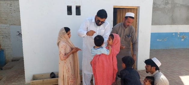 Authorities in North Waziristan district in Pakistan, vaccinate children against polio.  With one reported case, intensified efforts to rule out the disease are underway.  Credit: Ashfaq Yusufzai / IPS