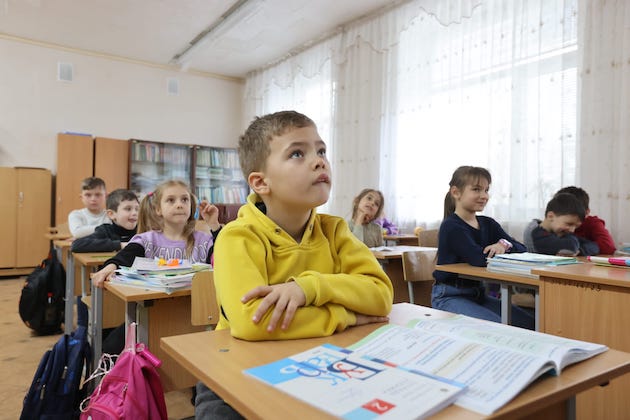 A student at a lesson at a local school in Ungheni, Moldova.  The school is attended by refugee children from Ukraine, who attend classes together with Moldovan students.  Photo Credit: ECW