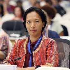 Jennifer Corpuz, Yerli avukat ve küresel politika uzmanı Jennifer Corpuz, Filipinler'den bir Kankana-ey Igorot ve Uluslararası Yerli Biyoçeşitlilik Forumu üyesi.
