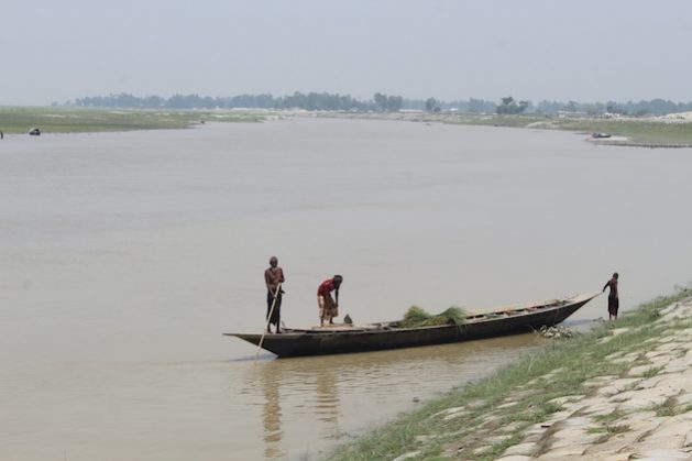 Farmers in Bangladesh would welcome an early warning system that does not rely on smartphones. Authorities and devising an SMS service after devastating floods killed many people and destroyed harvests. Credit: Rafiqul Islam/IPS