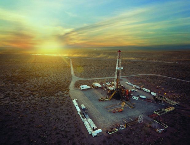 A view of two towers in Vaca Muerta, the field whose discovery gave Argentina huge potential in shale gas and oil. Since 2011, governments have dreamed of fully exploiting it, but have been unable to do so, so the country spends billions of dollars annually on imports of gas. CREDIT: Energy Secretariat