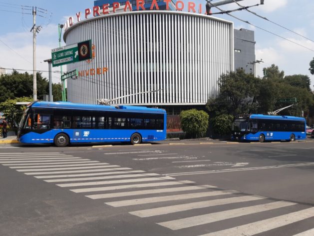 The Mexico City government is increasing the number of electric buses in its fleet, such as the trolleybuses pictured here on a street in the south of the capital. But their energy source is still fossil fuels and the deployment of electric cars remains slow in the country. CREDIT: Emilio Godoy/IPS - The Mexico City government began testing an elevated route for electric buses with great fanfare on Sept. 11, in a bid to promote more sustainable transport. The initiative is part of an incipient promotion of electric mobility in the country, amidst pro-fossil fuel energy policies