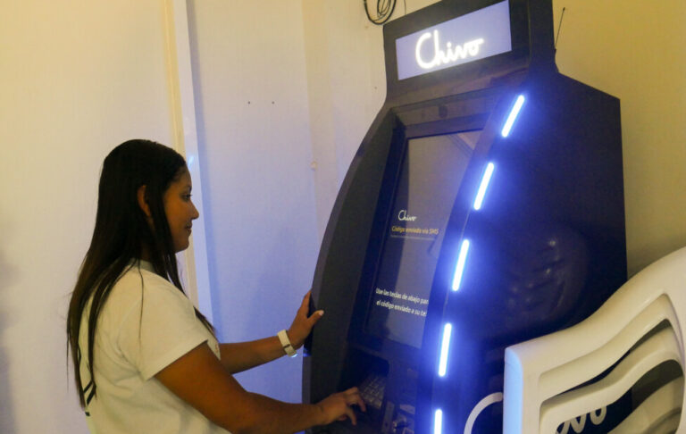 One of the Chivo ATMs scattered throughout El Salvador, in an attempt by the government to make it easier for the public to make transactions in bitcoin, the cryptocurrency that is legal tender in El Salvador, but which very few are using a year after its implementation .  CREDIT: Edgardo Ayala/IPS