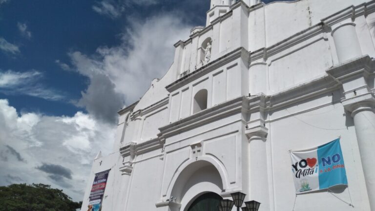 An anti-mining banner hangs on the façade of the church in Asunción Mita, in eastern Guatemala. The company operating the Cerro Blanco mine called the consultation process held in the town on Sept. 18 illegal. CREDIT: Edgardo Ayala/IPS