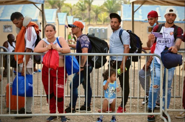 At every Latin American border, migration rules are becoming more restrictive and Venezuelans wait patiently to be allowed access, often to try to reach the farthest destinations in the hemisphere, such as Chile or the United States. CREDIT: Gema Cortés/IOM