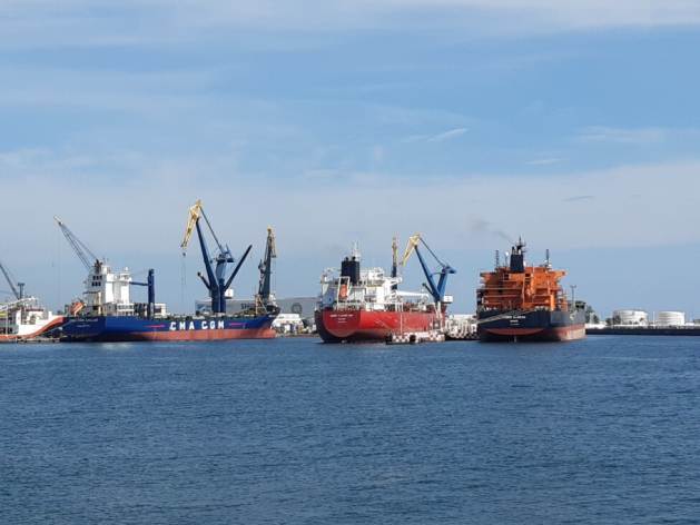 Despite the necessity of refining green marine fuels, Mexico lacks a plan to transit towards those varieties. In the imagen, some ships wait for arrival at the port of Veracruz, in the state of the same name, in in the southeast of the country, in August 2022. Credit: Emilio Godoy / IPS