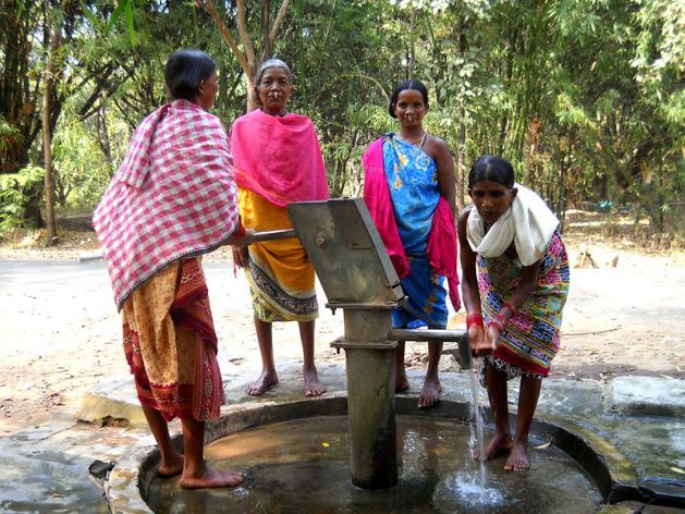 More than 1 in 3 people lack basic hand washing facilities at home. Credit: Manipadma Jena/IPS