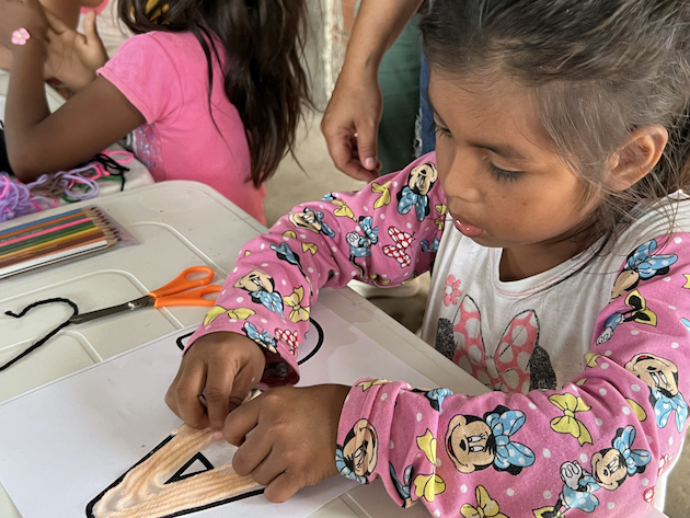 A young girl does arts and crafts at the ECW-supported Yukpa indigenous school of the Manüracha community in Cúcuta, Colombia. Credit: ECW