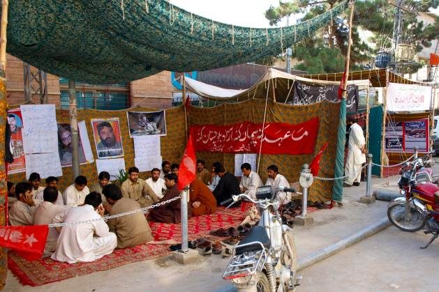 Demonstration outside the Quetta Press Club against Pakistani state repression.  Photo: Karlos Zurutuza/IPS