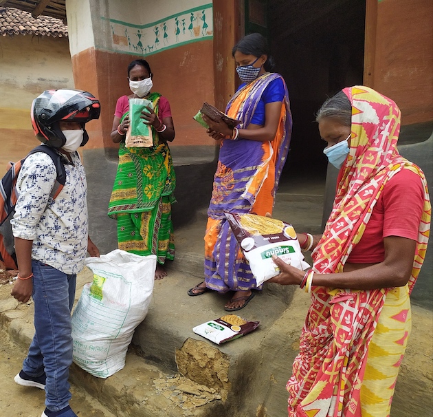 Women farmers in West Bengal buying inputs for their FPO 1