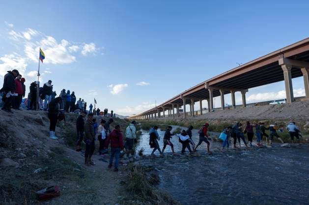 In 2021, an estimated 1.13 million people unlawfully migrated to America and during fiscal year 2022 more than 1.6 million migrants were apprehended illegally crossing the border. Credit: Shutterstock.