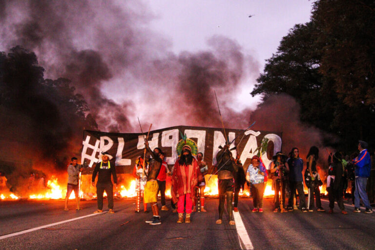 Indigenous people from the metropolitan region of São Paulo block a highway with bonfires, in protest against the temporary framework, which drastically limits the demarcation of territories of native communities. Legislators are trying to give the measure legal status, while the Supreme Court postponed a ruling on the issue for the second time, on Jun. 7. CREDIT: Rovena Rosa/Agência Brasil