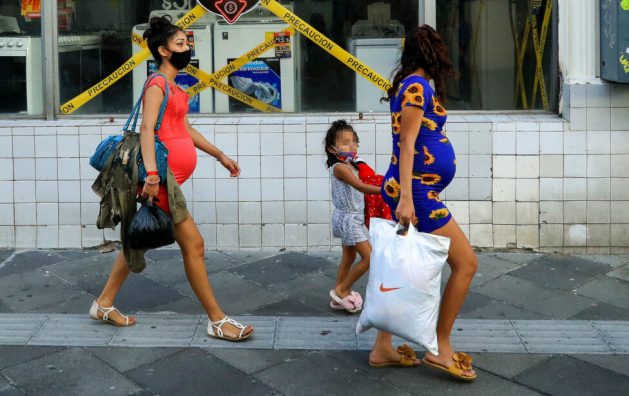 Two pregnant girls walk through the center of the capital of El Salvador, a country with one of the highest rates of pregnancies among girls aged 10 to 14, and where, as in the rest of Central America, what prevails are conservative views opposed to the teaching of sex education in schools, which is essential to reducing the phenomenon. CREDIT: Francisco Campos / IPS - Early pregnancies continue unabated in Central America, where legislation to prevent them, when it exists, is a dead letter, and governments are influenced by conservative sectors opposed to sex education in schools