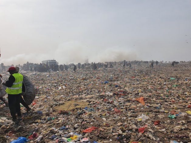 The Mbeubeus dumpsite in Dakar, Senegal, where Practical Action, an international organisation is helping the communities phase out open burning of waste. Credit: Practical Action.