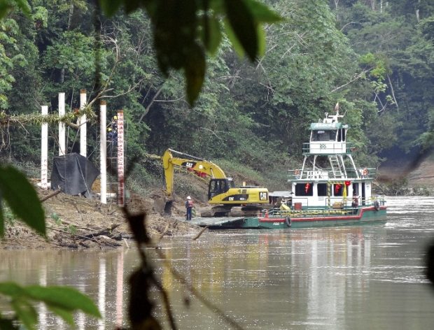 Oil workers are busy on the banks of the Tiputini river, on the northern border of the Yasuní National Park, in Ecuador's Amazon region. CREDIT: Pato Chavez / Flickr