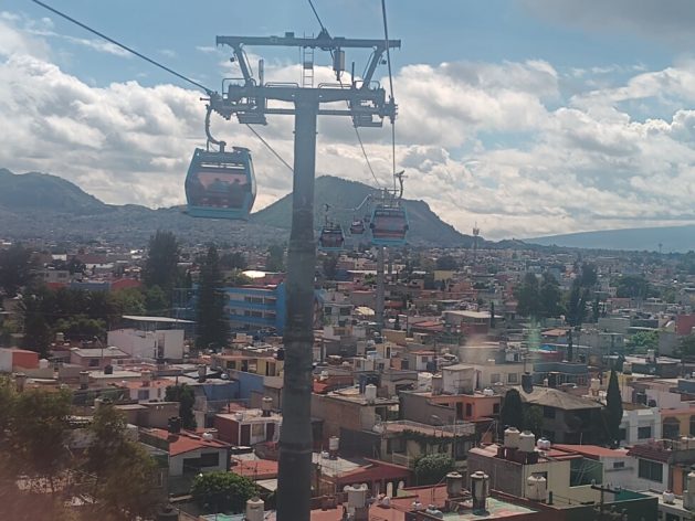 Photo of several cable cars of the Cablebus, which runs on electricity and has been carrying passengers through the south and southeast of Mexico City since 2021. Mexican public transportation is still based on fossil fuels, and a transition to cleaner alternatives is necessary. CREDIT: Emilio Godoy / IPS