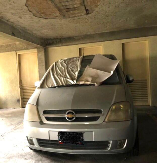 There is almost no residential building that does not have at least one vehicle in storage waiting for its owners to return from abroad. They are part of the 1.5 million vehicles that are permanently parked in the country. CREDIT: Humberto Márquez / IPS