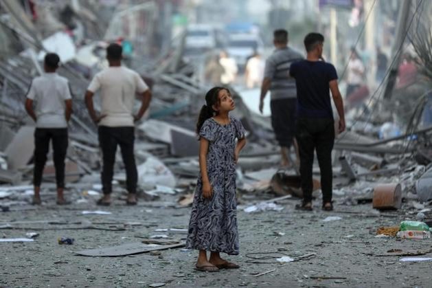 Girl stands among the ruins in Gaza. The UNDP warns that the continued war with its loss of life and infrastructure could take years to recover from. Credit: UNICEF/UNI448902/Ajjour