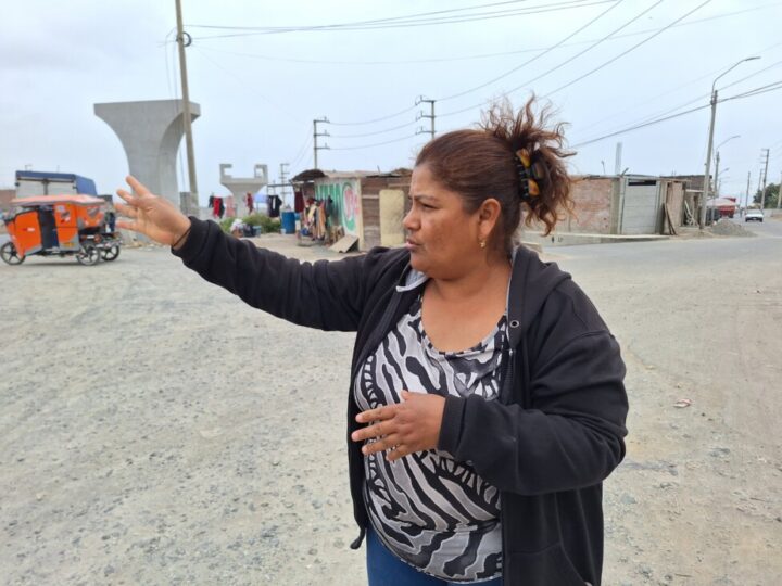 Angely Yufra, a resident of the Peralvillo area in the Peruvian bay of Chancay, criticizes a port megaproject that has destroyed the community's way of life and complains in particular about the planned elevated road, while pointing to the cement pylons that will be its base. CREDIT: Mariela Jara / IPS