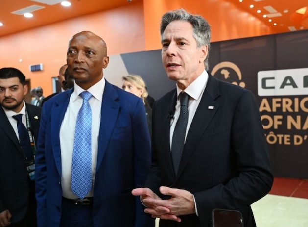 アフリカ歴訪中のアントニー・ブリンケン米国務長官とCAF会長パトリス・モツェペ博士。 一部の評論家はアフリカにおける米国の外交政策の有効性を疑問視している。 クレジット: CAF メディア