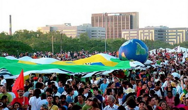 A picture from one of the first editions of the World Social Forum, in the Brazilian city of Porto Alegre, showing the globe seen from the South, which has been a repeated part of its logos, as well as its slogan: &amp;quot;Another world is possible&amp;quot;. The assembly style that does not reach conclusions has been at the same time the strength and weakness of the movement. CREDIT: Claes