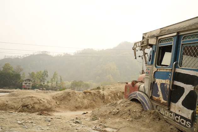 A damaged truck sits on top of a silt deposit in Rangpo, Sikkim. Credit: Ashutosh Kumar/IPS