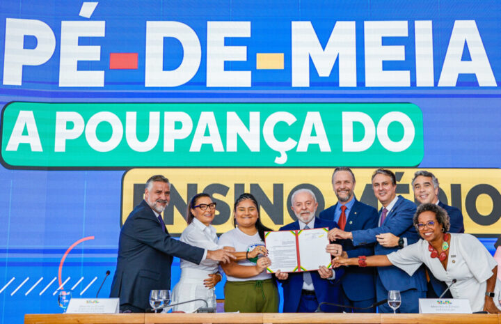 President Luiz Inácio Lula da Silva announced on Jan. 26, 2024 in Brasilia the &amp;quot;Pe de meia&amp;quot; (savings) program, which will pay poor students in public secondary education 40 dollars a month, as an incentive to stay in the classroom. CREDIT: Ricardo Stuckert / PR