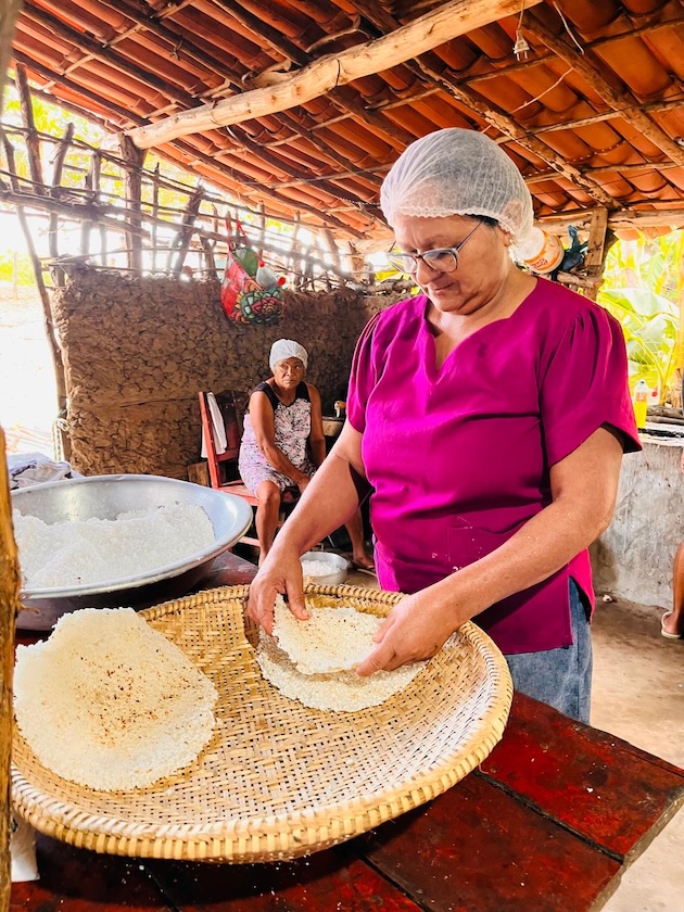 During the Farinhada Festival, families celebrate cassava and prepare traditional dishes such as tapioca crepes. Credit: Julia Holanda
