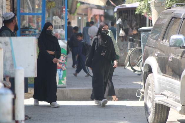 Afghan Men Quietly Resist Taliban Ban on Girls’ Education